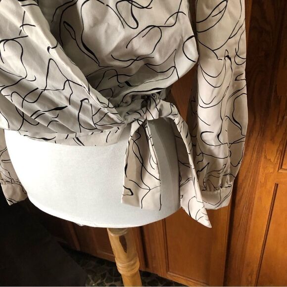 LUSH Gray Printed Wrap Crop Top - S - Picture 4 of 12